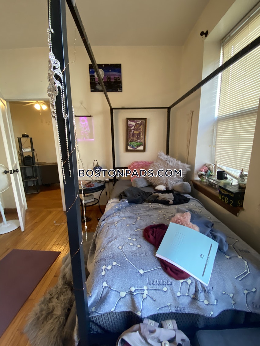 BOSTON - ALLSTON - 3 Beds, 1 Bath - Image 10