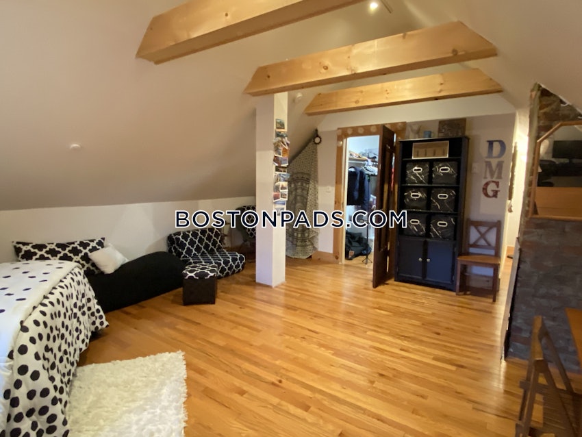 SOMERVILLE - TUFTS - 4 Beds, 1 Bath - Image 6