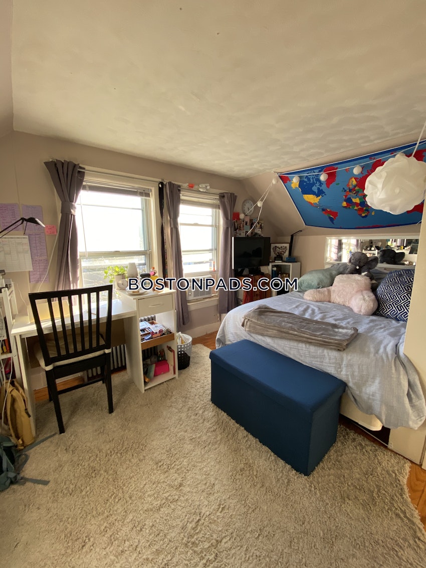 MEDFORD - TUFTS - 5 Beds, 2 Baths - Image 11