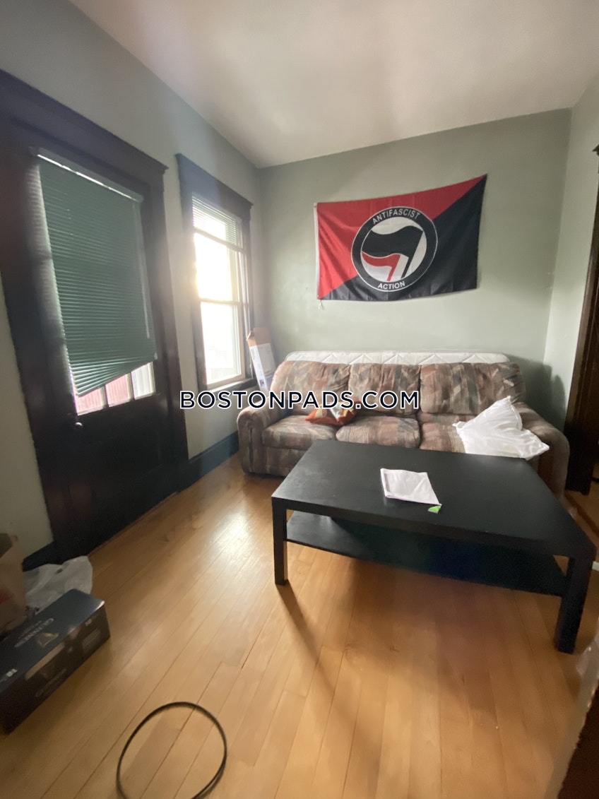 Medford - $4,400+ /month