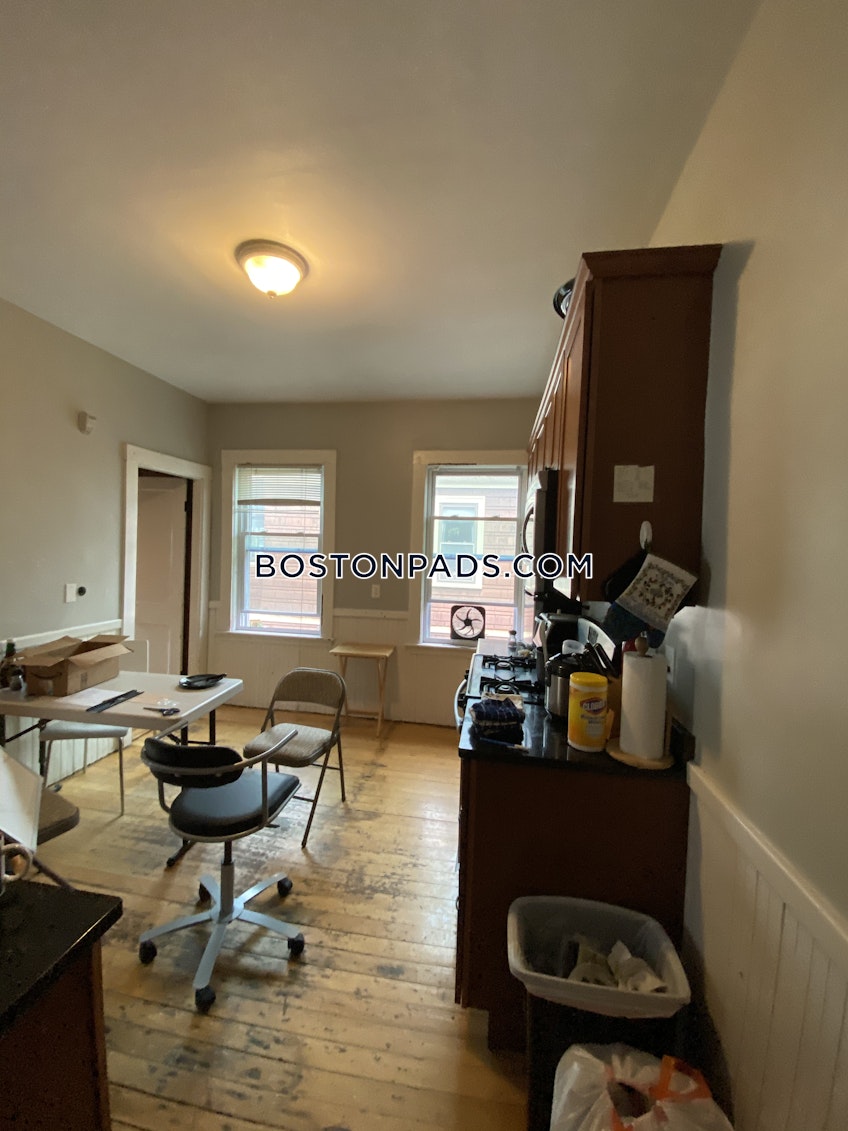 Medford - $4,400+ /month