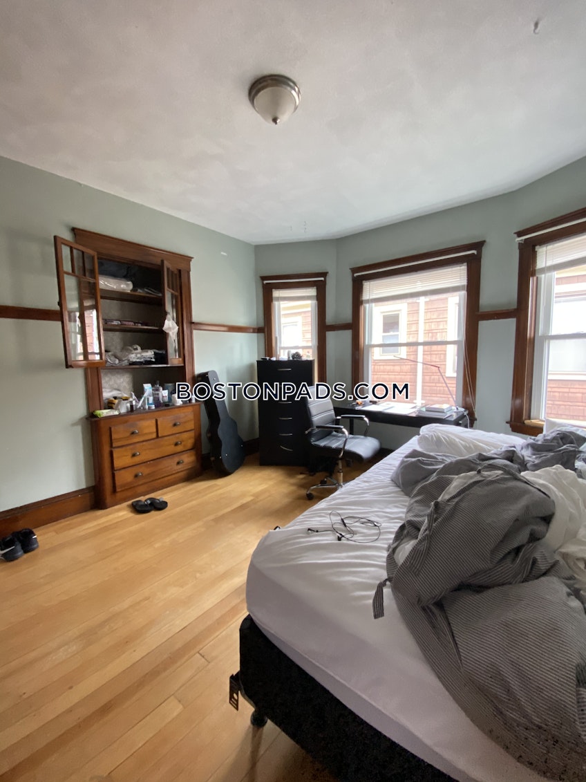 Medford - $4,400+ /month