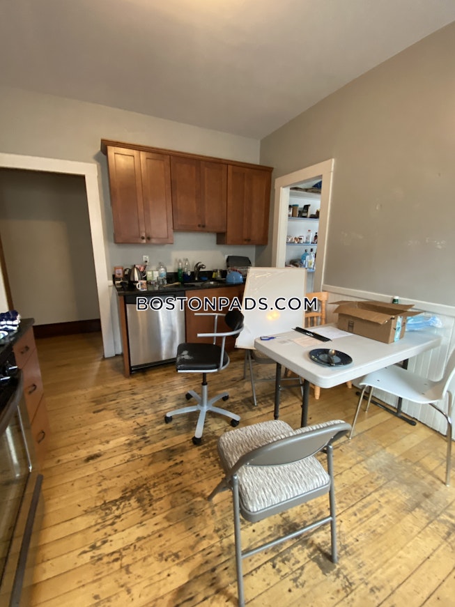 Medford - $4,400+ /mo