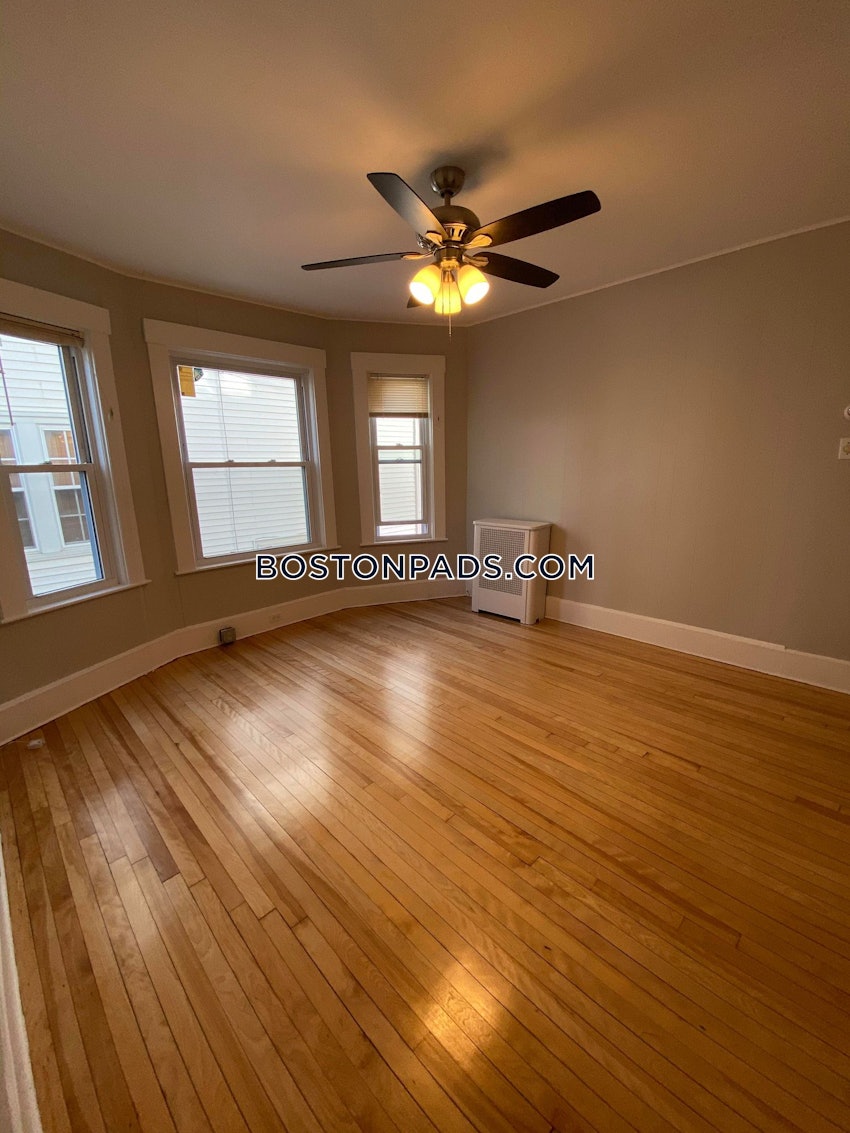 SOMERVILLE - TUFTS - 3 Beds, 1 Bath - Image 10