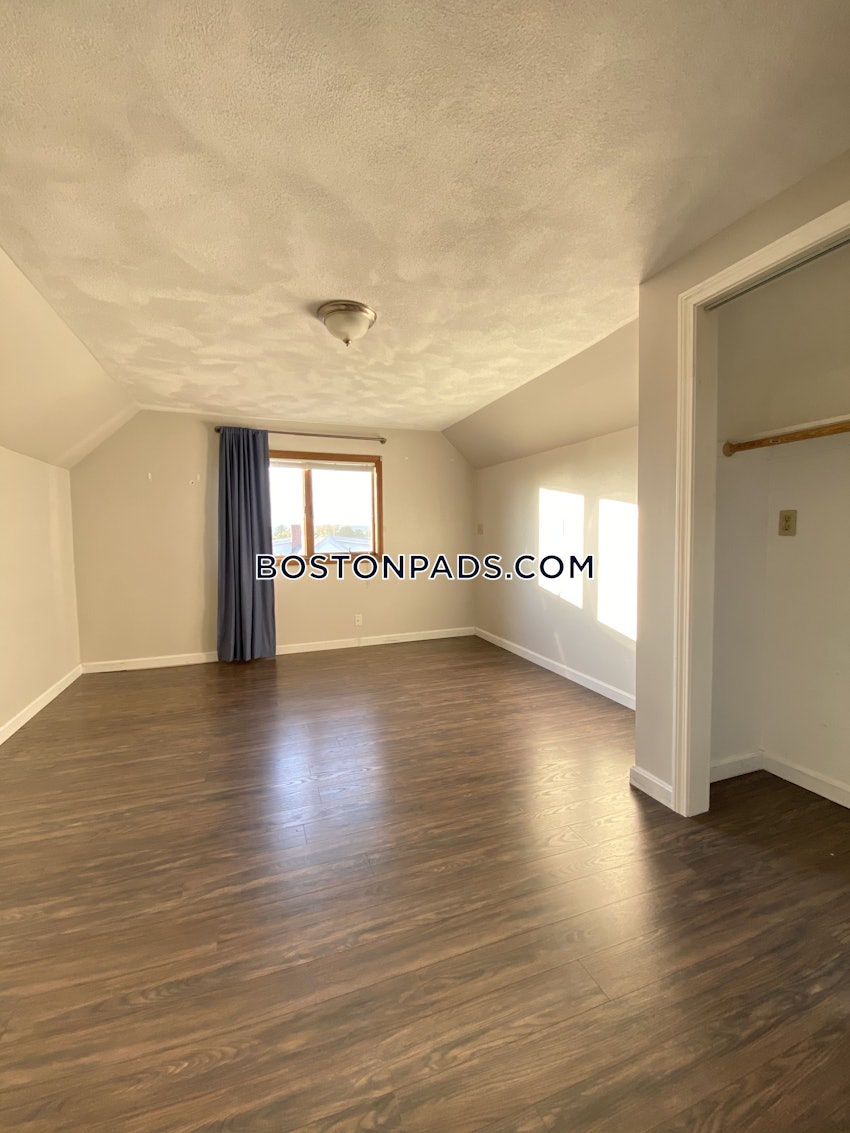 MEDFORD - TUFTS - 5 Beds, 2 Baths - Image 4