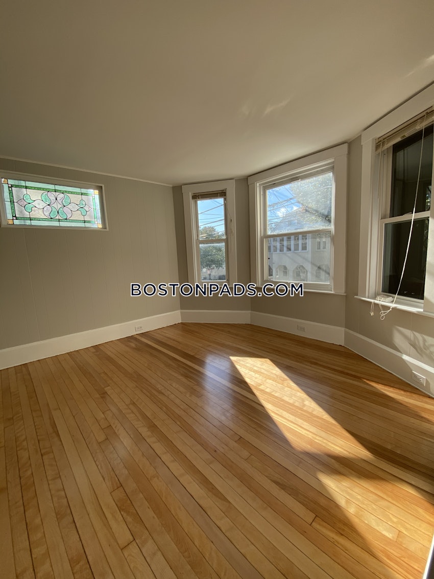 SOMERVILLE - TUFTS - 3 Beds, 1 Bath - Image 32