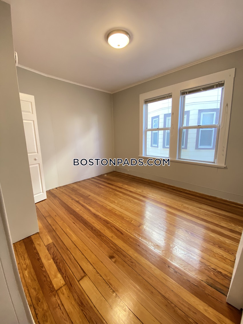 SOMERVILLE - TUFTS - 3 Beds, 1 Bath - Image 27