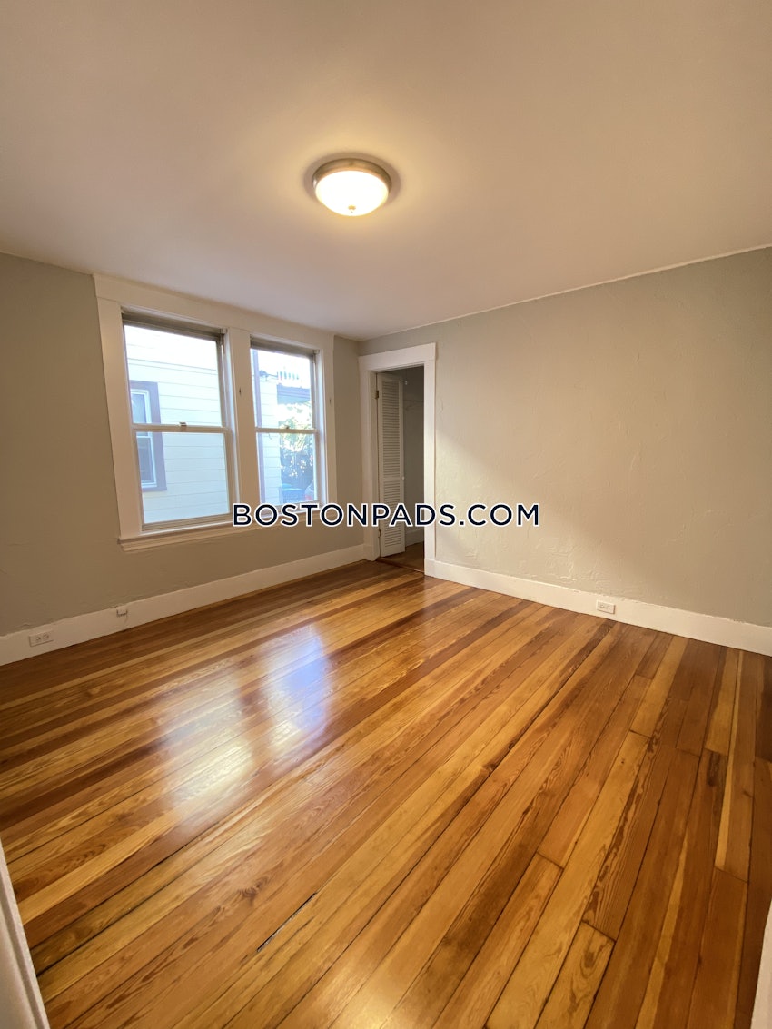 SOMERVILLE - TUFTS - 3 Beds, 1 Bath - Image 26