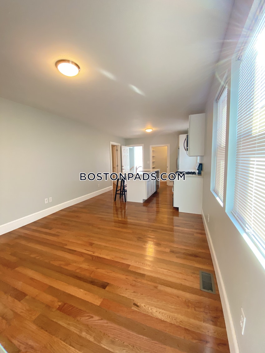 MEDFORD - TUFTS - 3 Beds, 2 Baths - Image 19