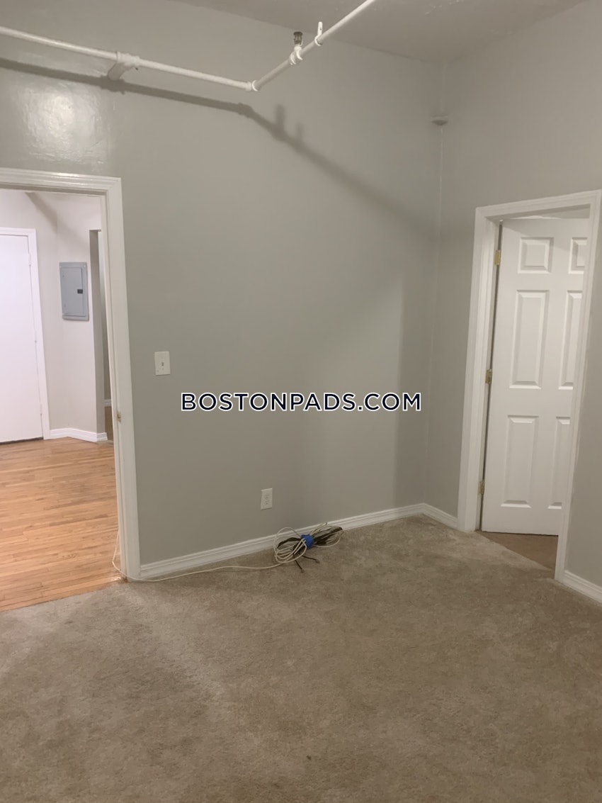 BOSTON - FENWAY/KENMORE - 3 Beds, 1 Bath - Image 9