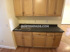 Commonwealth Ave./>, Boston