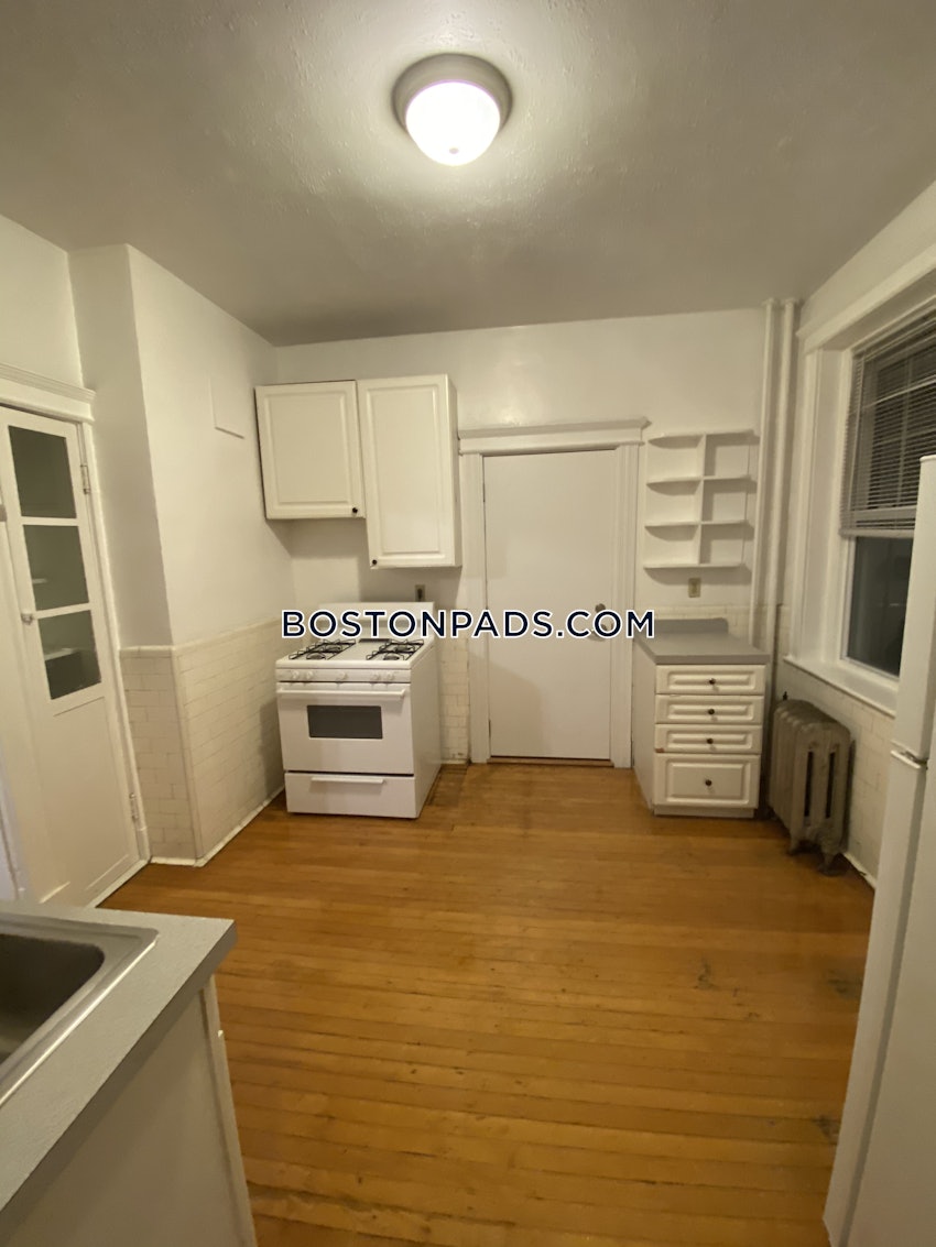 BROOKLINE- NORTH BROOKLINE - 3 Beds, 1 Bath - Image 26