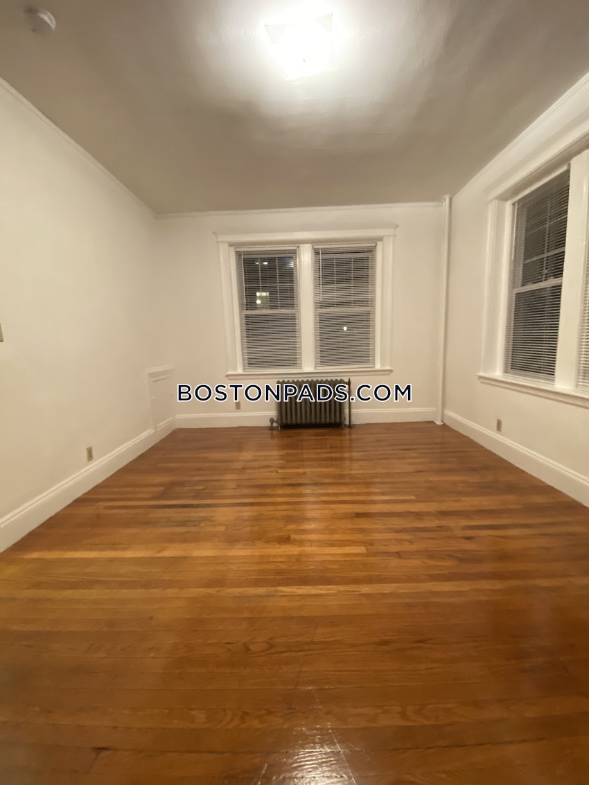 BROOKLINE- NORTH BROOKLINE - 3 Beds, 1 Bath - Image 6