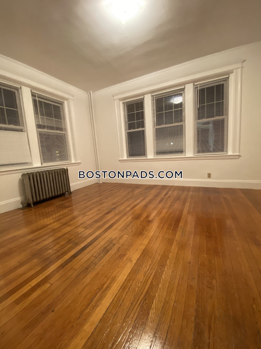 BROOKLINE- NORTH BROOKLINE - 3 Beds, 1 Bath - Image 4