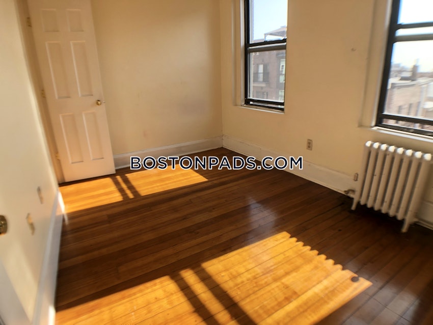 BOSTON - NORTH END - 3 Beds, 1 Bath - Image 8