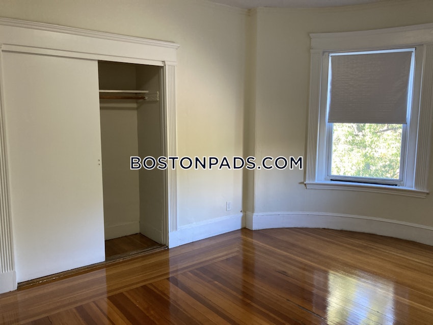 BROOKLINE- WASHINGTON SQUARE - 1 Bed, 1 Bath - Image 2