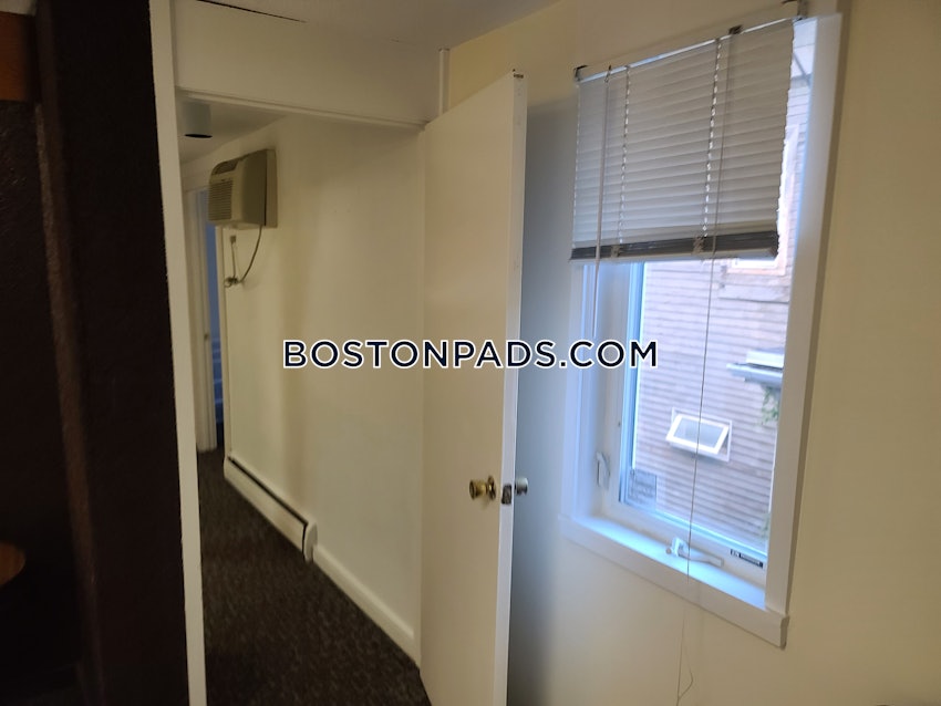 CAMBRIDGE - HARVARD SQUARE - 4 Beds, 1 Bath - Image 17