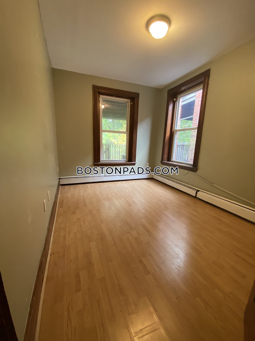 BOSTON - FORT HILL - 5 Beds, 2 Baths - Image 9