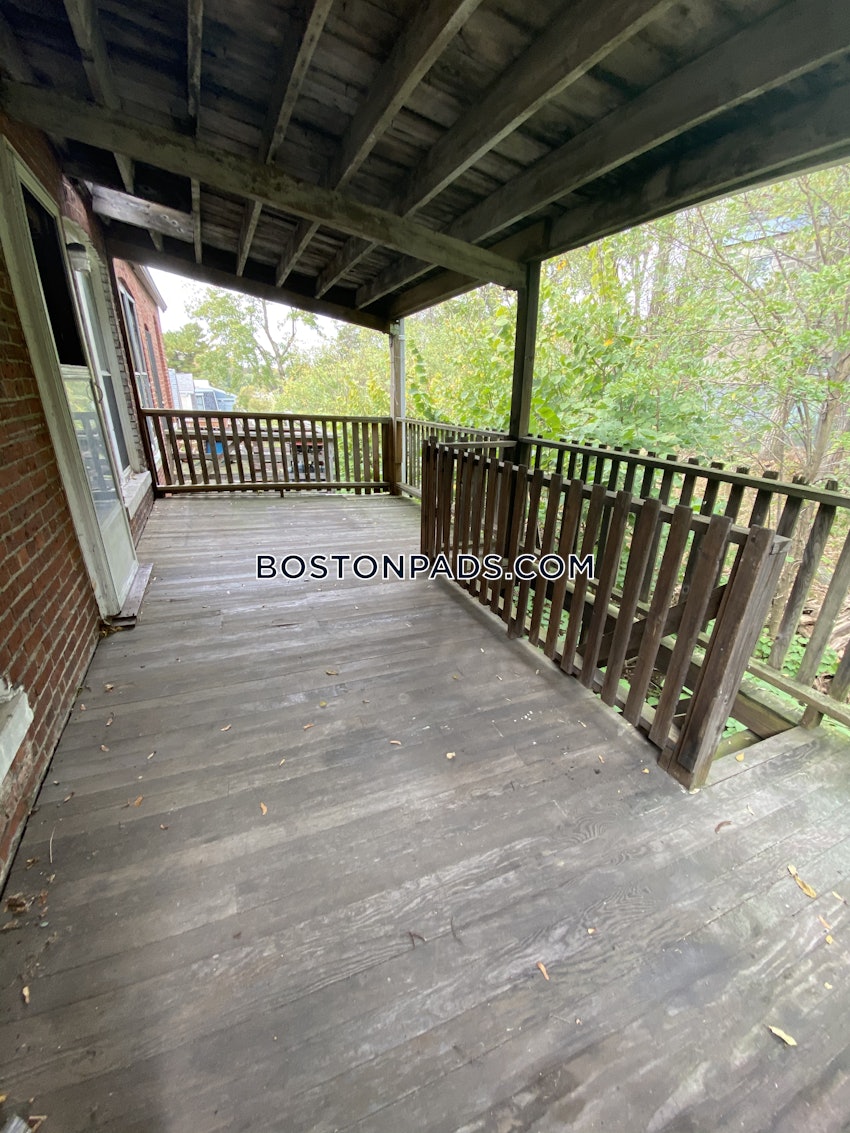 BOSTON - FORT HILL - 5 Beds, 2 Baths - Image 10