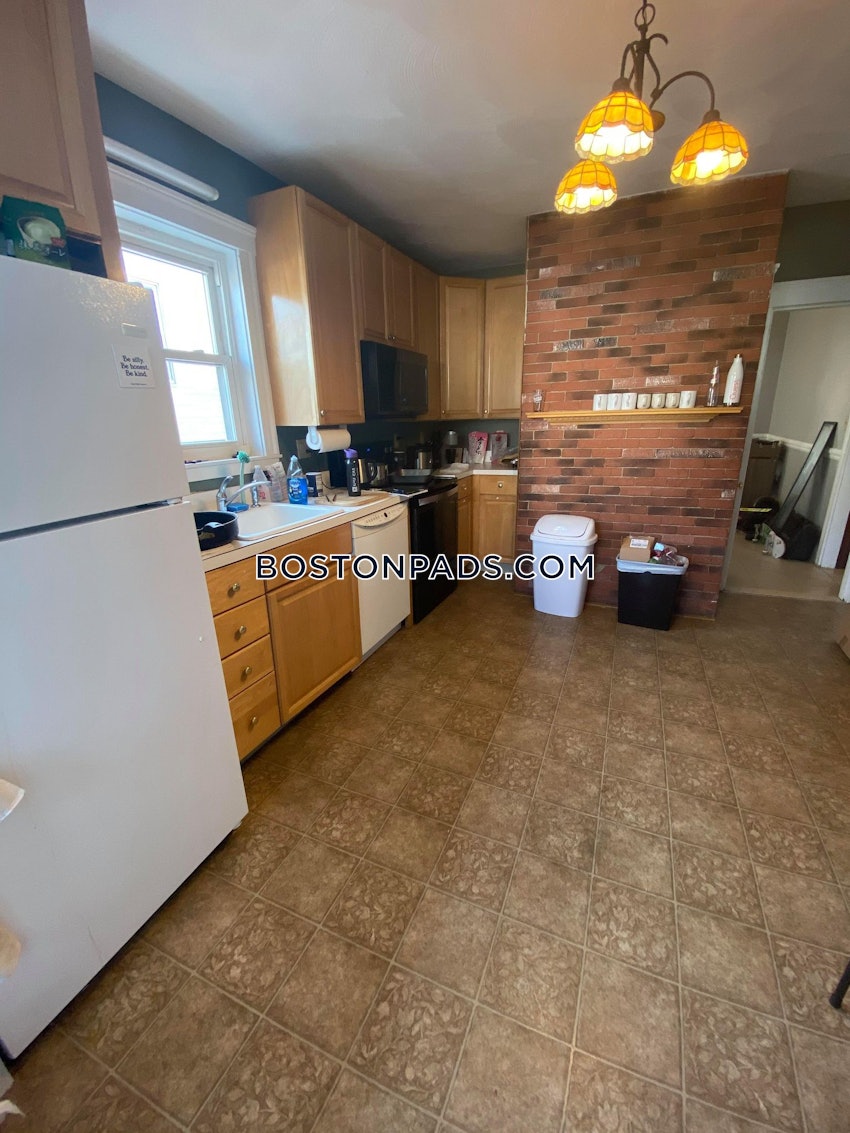 MEDFORD - TUFTS - 5 Beds, 2 Baths - Image 1