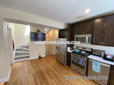 Mission Hill Must-see 4 bed 2 bath with private roof deck!! Boston - $5,500