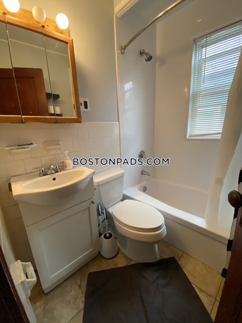 MEDFORD - TUFTS - 5 Beds, 1 Bath - Image 55