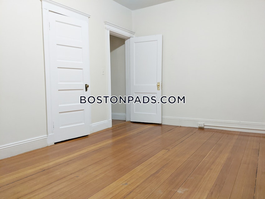 BROOKLINE - BEACONSFIELD - 2 Beds, 1 Bath - Image 4