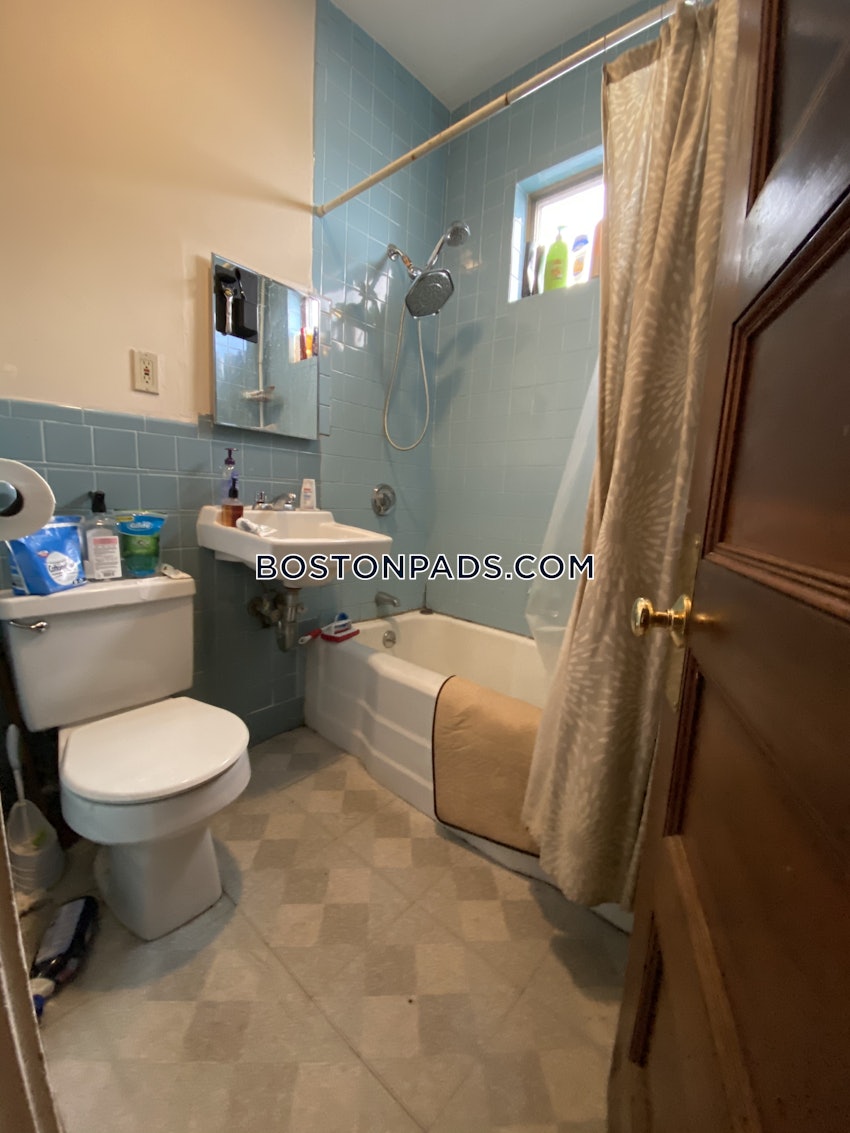 SOMERVILLE - TUFTS - 5 Beds, 1.5 Baths - Image 3