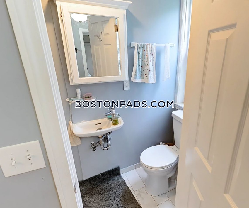 MEDFORD - TUFTS - 3 Beds, 2 Baths - Image 15