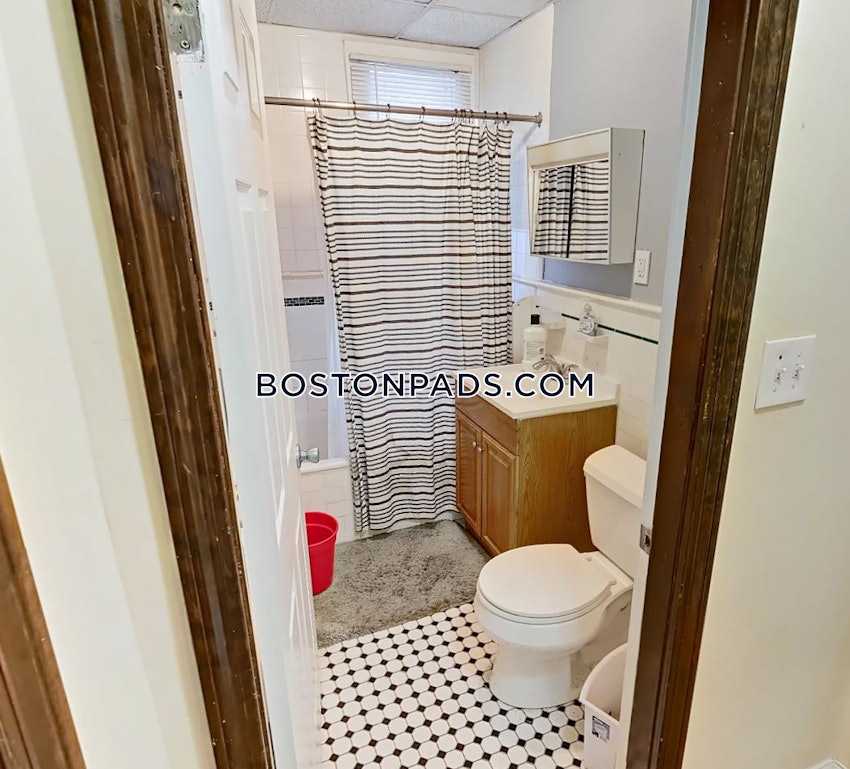 MEDFORD - TUFTS - 3 Beds, 2 Baths - Image 14