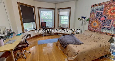 Brookline 3 Beds 2 Baths  Boston University - $4,200 No Fee
