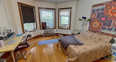 Brookline 3 Beds 2 Baths  Boston University - $4,200 No Fee