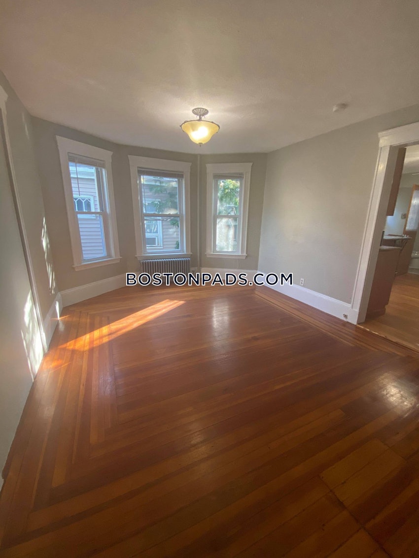 SOMERVILLE - TUFTS - 5 Beds, 2 Baths - Image 18