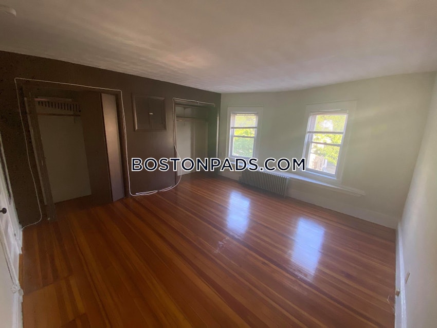 SOMERVILLE - DAVIS SQUARE - 5 Beds, 2 Baths - Image 14