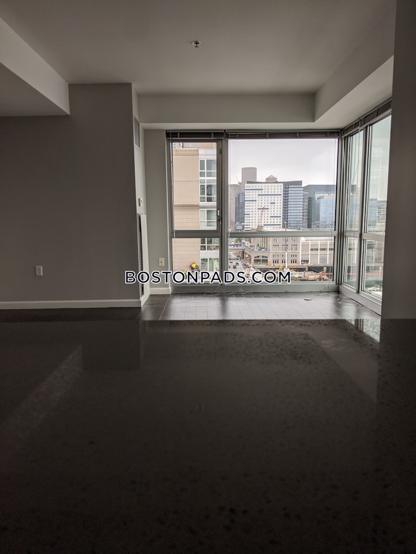 BOSTON - SEAPORT/WATERFRONT - 3 Beds, 2 Baths - Image 2