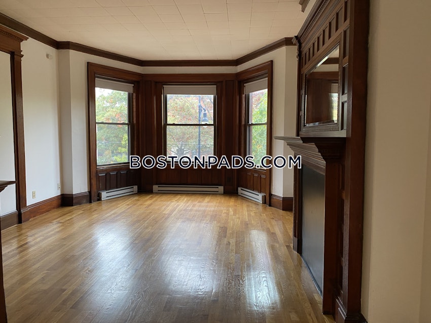 BROOKLINE- LONGWOOD AREA - 2 Beds, 2 Baths - Image 2