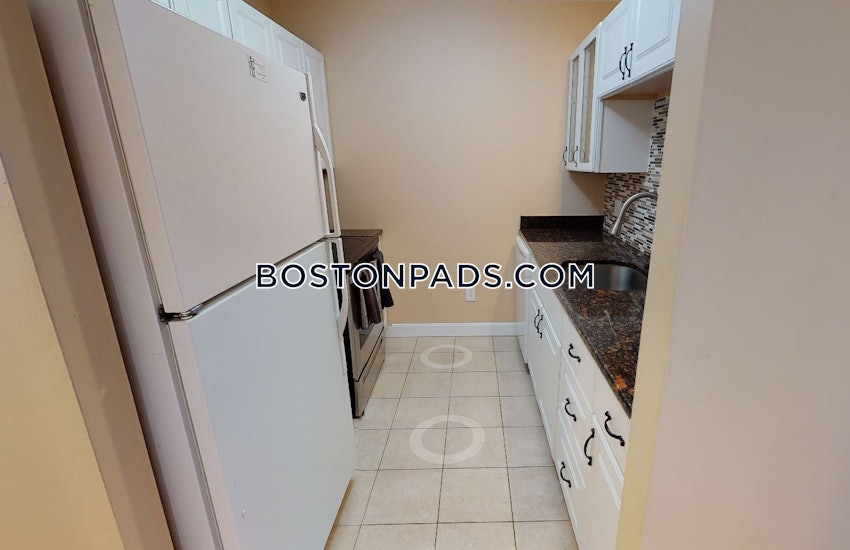 BOSTON - BRIGHTON - CLEVELAND CIRCLE - 3 Beds, 1.5 Baths - Image 4