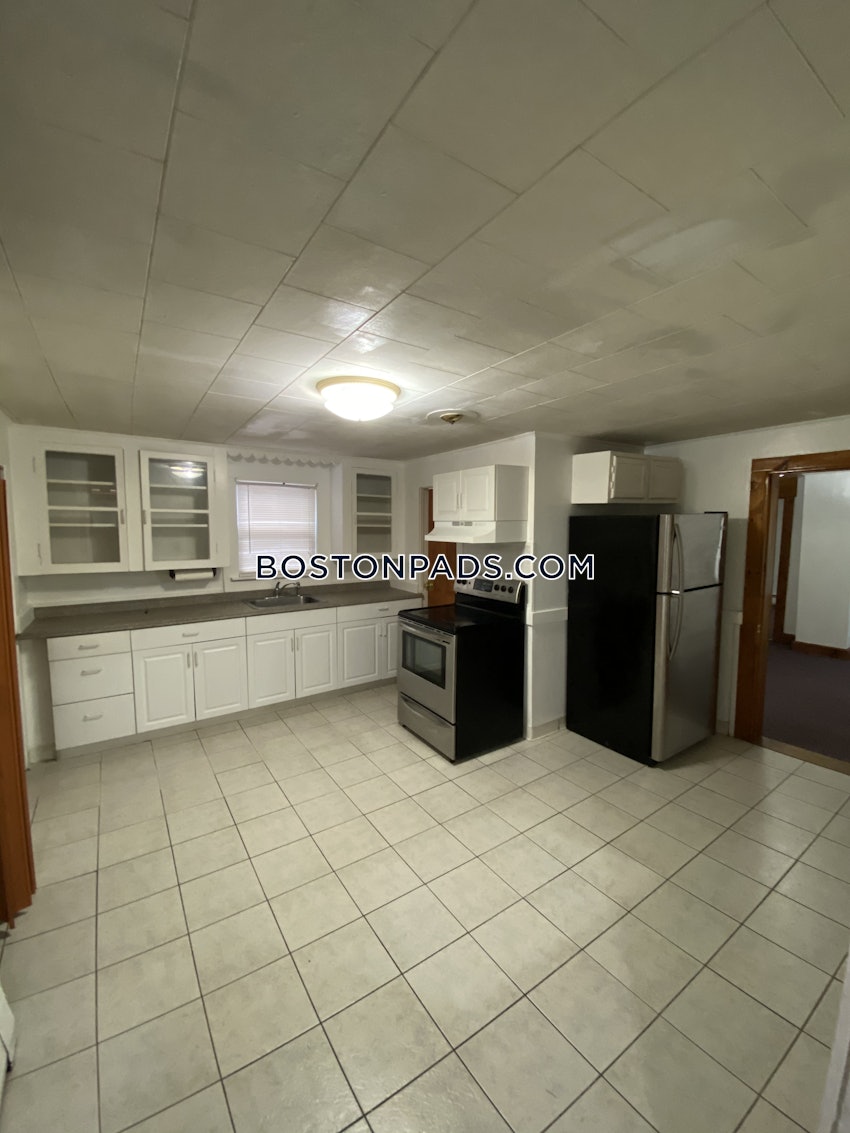 PEABODY - 3 Beds, 2 Baths - Image 9