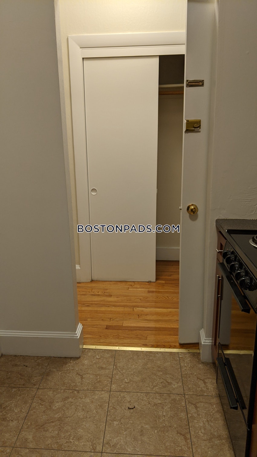 BROOKLINE- WASHINGTON SQUARE - 1 Bed, 1 Bath - Image 12