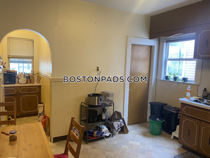 MEDFORD - TUFTS - 3 Beds, 1 Bath - Image 4