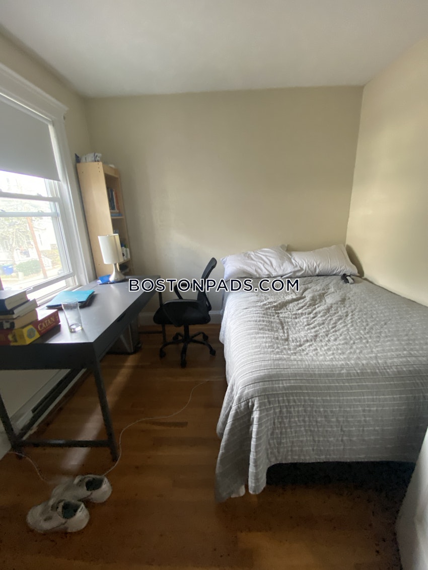 SOMERVILLE - TUFTS - 5 Beds, 1 Bath - Image 9