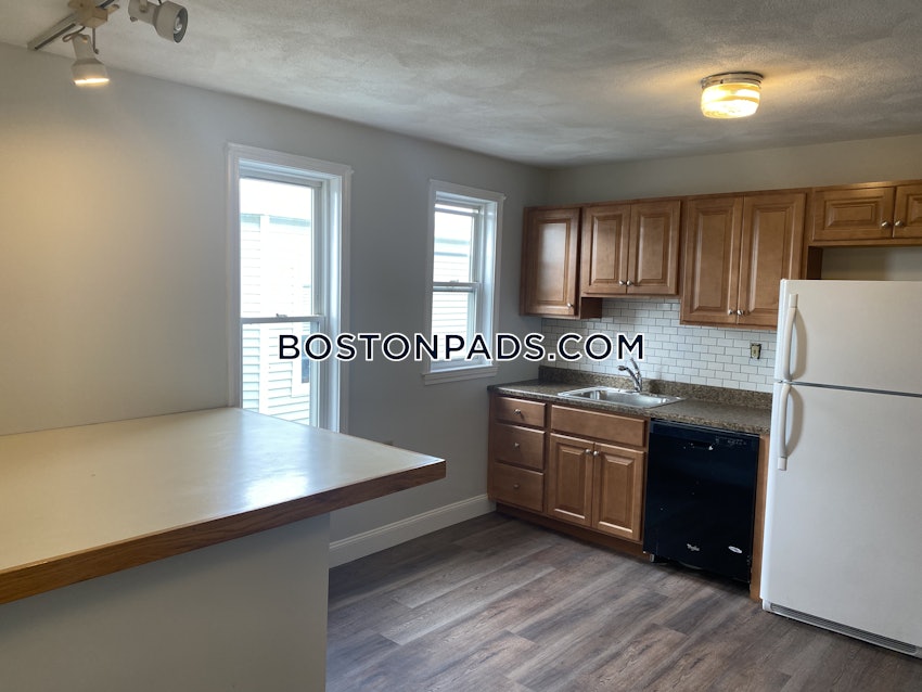 SOMERVILLE - TUFTS - 4 Beds, 1 Bath - Image 2