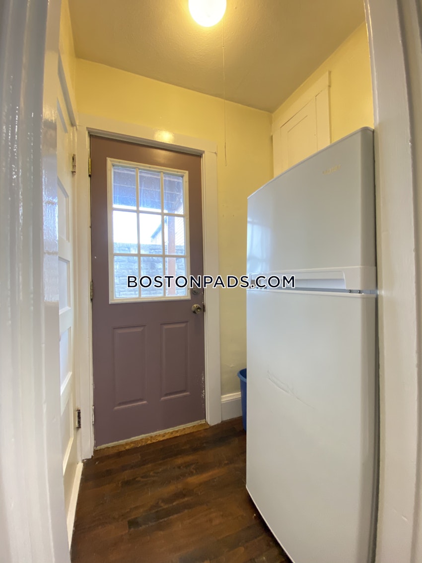 SOMERVILLE - TUFTS - 2 Beds, 1 Bath - Image 6