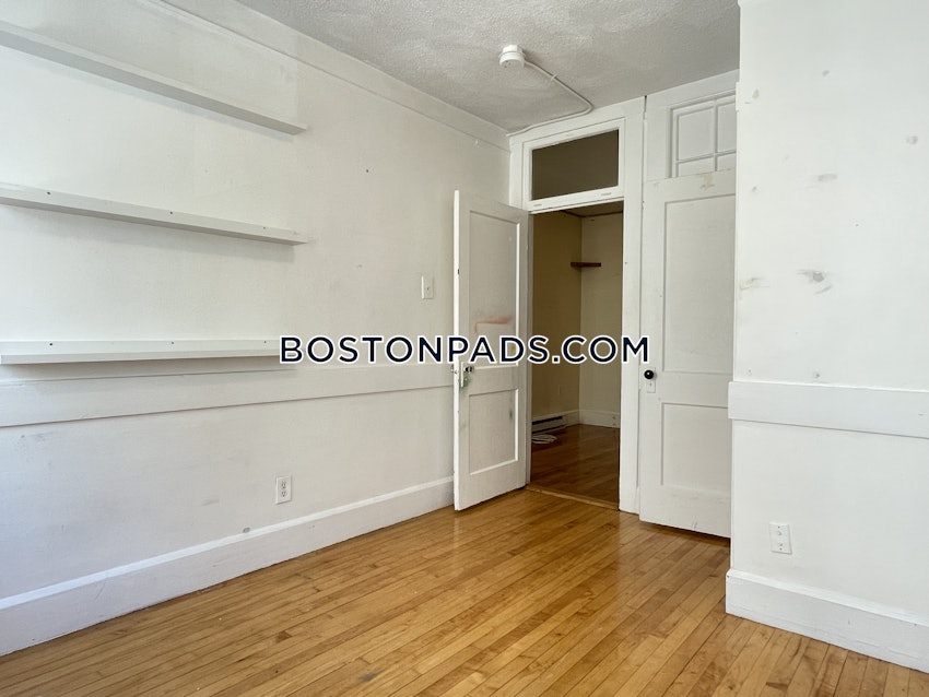 BOSTON - NORTH END - 3 Beds, 1 Bath - Image 23