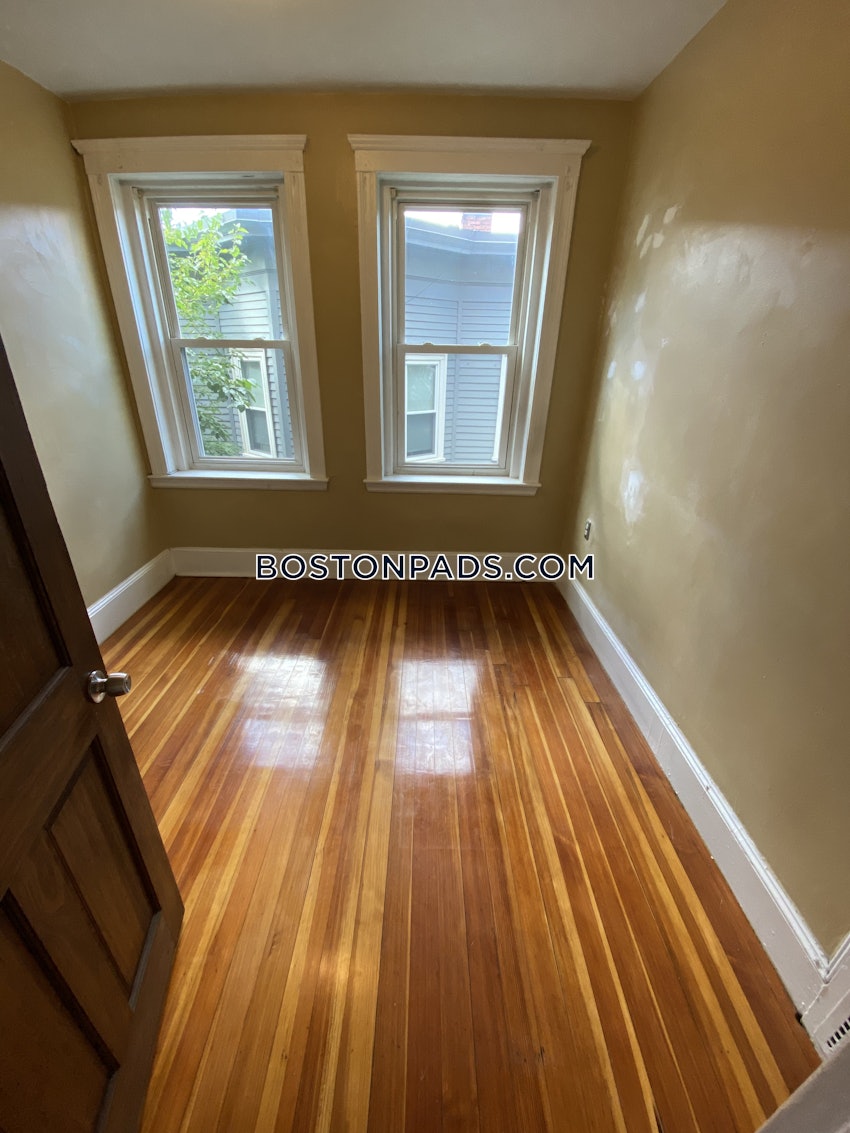 SALEM - 4 Beds, 1 Bath - Image 4