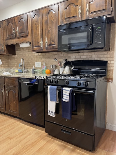 Medford 3 Beds 1 Bath  Tufts - $3,300 No Fee