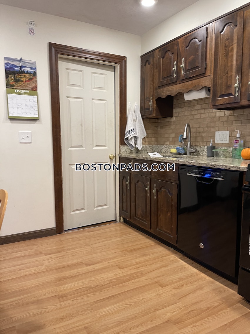 MEDFORD - TUFTS - 2 Beds, 1 Bath - Image 8