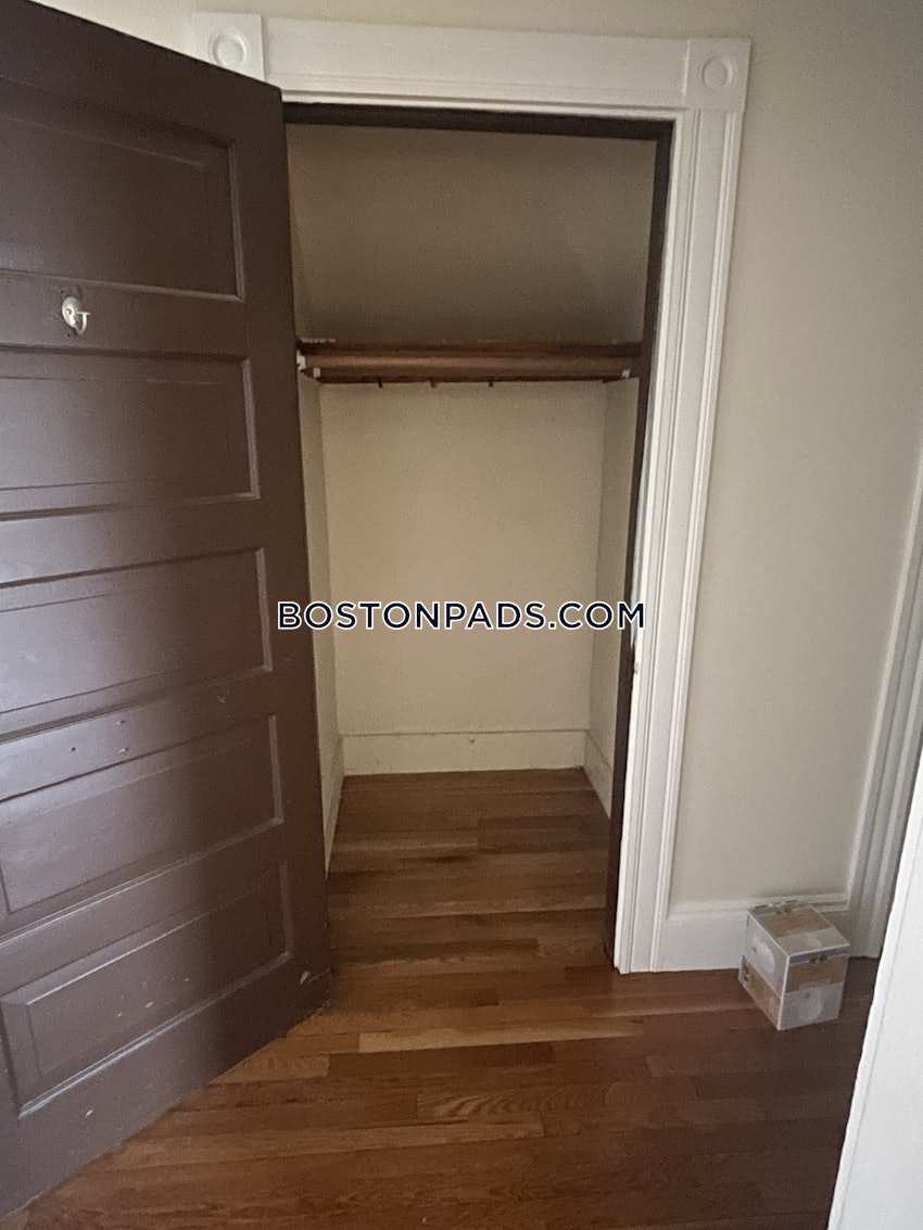 MEDFORD - TUFTS - 2 Beds, 1 Bath - Image 10