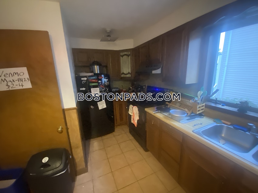 SOMERVILLE - TUFTS - 3 Beds, 1 Bath - Image 2