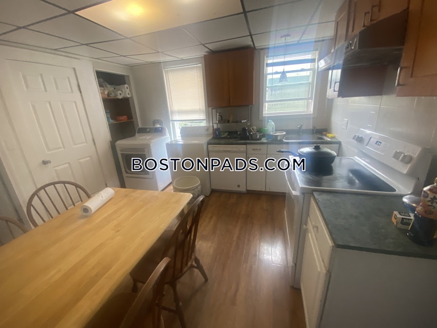 MEDFORD - TUFTS - 5 Beds, 2 Baths - Image 15